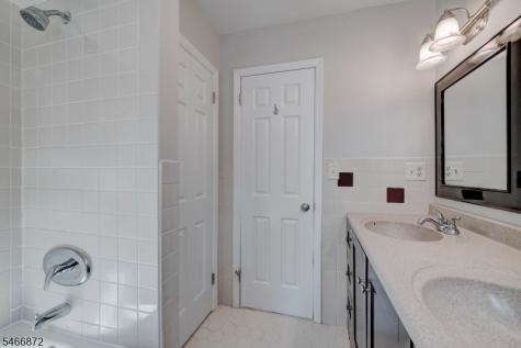 14 Lauren Court Byram NJ 07874