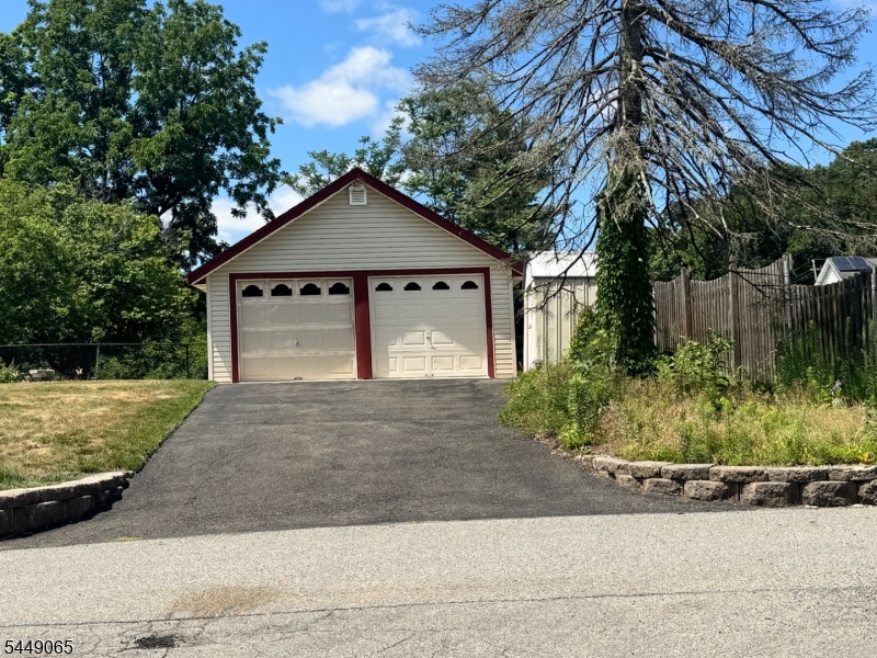 6 Crestwood Court Lincoln Park NJ 07035