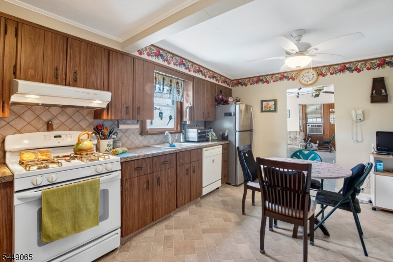 6 Crestwood Court Lincoln Park NJ 07035