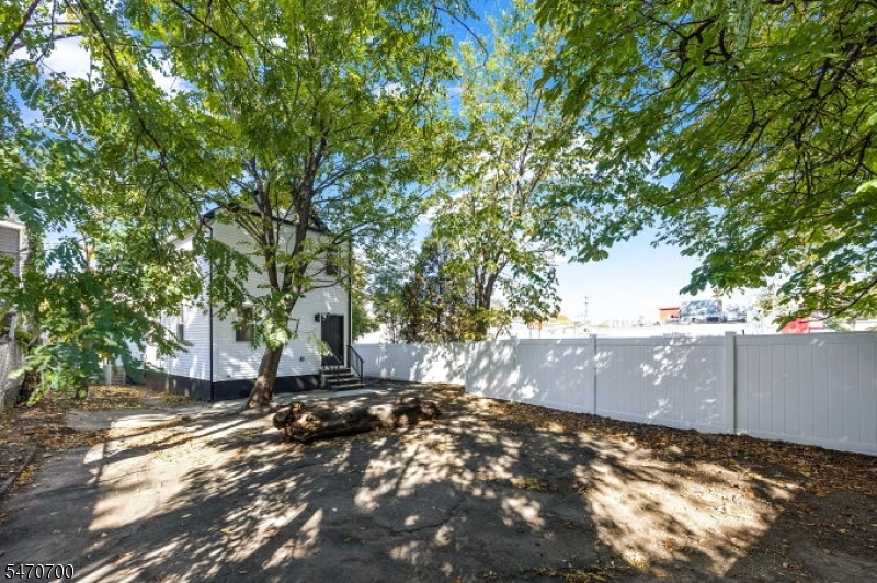 18 Cleremont Avenue Irvington NJ 07111