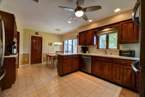 25 Debbie Court Wayne NJ 07470