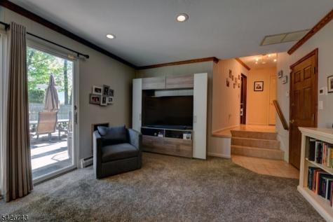 25 Debbie Court Wayne NJ 07470