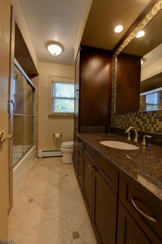 25 Debbie Court Wayne NJ 07470