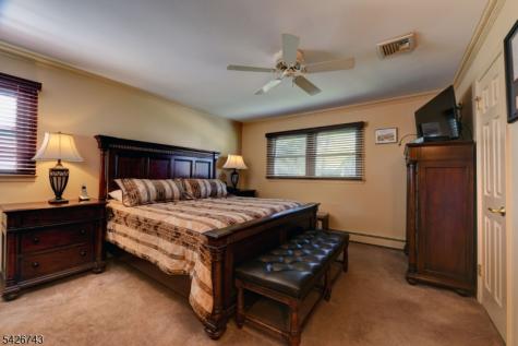 25 Debbie Court Wayne NJ 07470