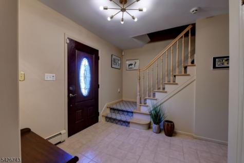 25 Debbie Court Wayne NJ 07470