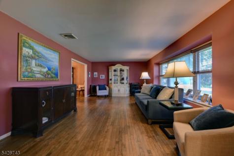 25 Debbie Court Wayne NJ 07470