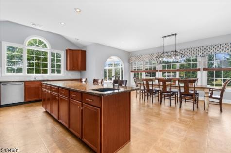 10 Claridge Lane Raritan NJ 08822