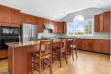 10 Claridge Lane Raritan NJ 08822