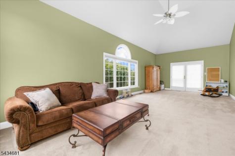 10 Claridge Lane Raritan NJ 08822