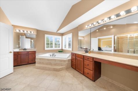 10 Claridge Lane Raritan NJ 08822