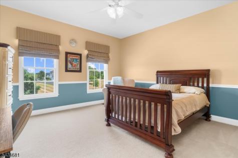 10 Claridge Lane Raritan NJ 08822