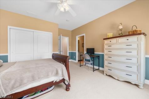 10 Claridge Lane Raritan NJ 08822