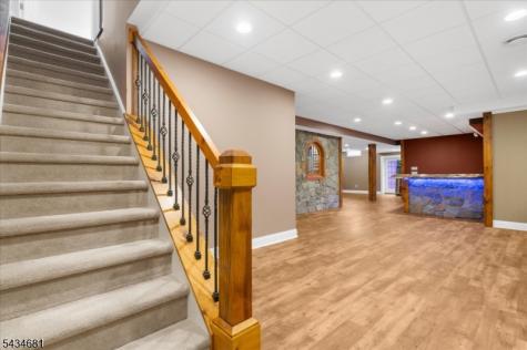 10 Claridge Lane Raritan NJ 08822