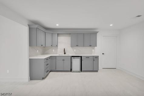 31 Ashwood Drive Livingston NJ 07039