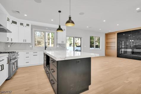 31 Ashwood Drive Livingston NJ 07039