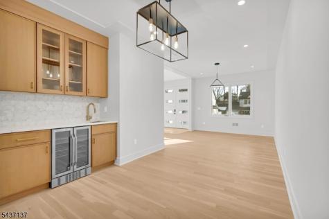 31 Ashwood Drive Livingston NJ 07039