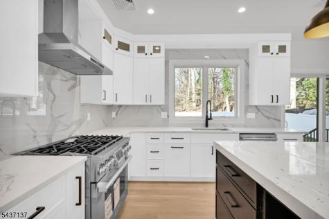 31 Ashwood Drive Livingston NJ 07039