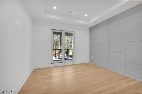 31 Ashwood Drive Livingston NJ 07039