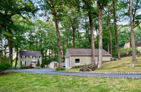 17 Highland Road Bloomingdale NJ 07403