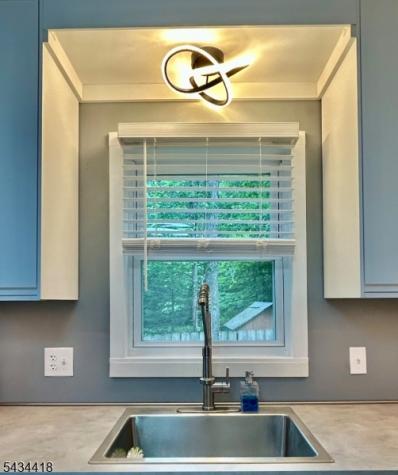 17 Highland Road Bloomingdale NJ 07403