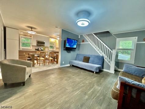 17 Highland Road Bloomingdale NJ 07403