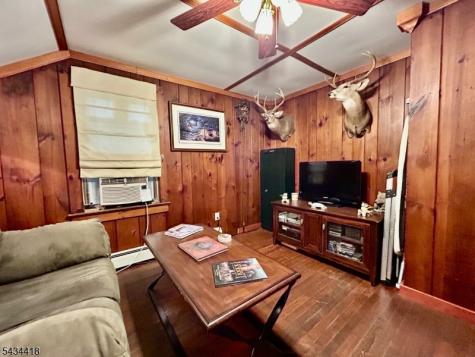 17 Highland Road Bloomingdale NJ 07403