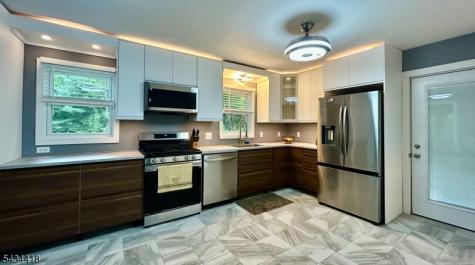 17 Highland Road Bloomingdale NJ 07403