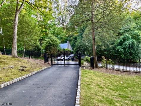 17 Highland Road Bloomingdale NJ 07403