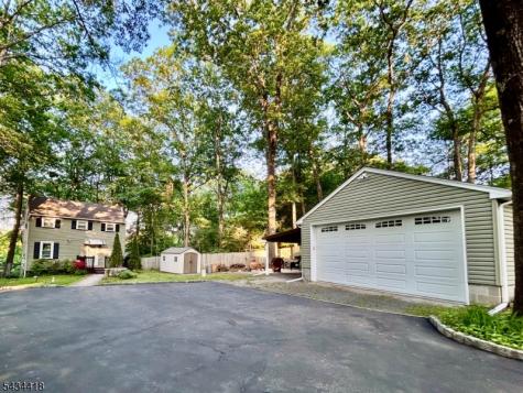 17 Highland Road Bloomingdale NJ 07403