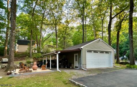 17 Highland Road Bloomingdale NJ 07403