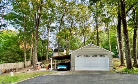 17 Highland Road Bloomingdale NJ 07403