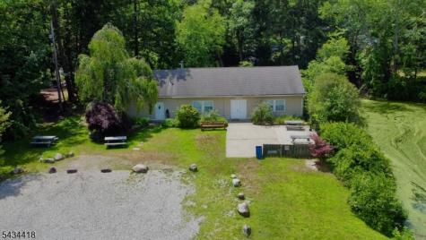 17 Highland Road Bloomingdale NJ 07403