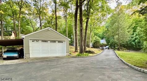 17 Highland Road Bloomingdale NJ 07403