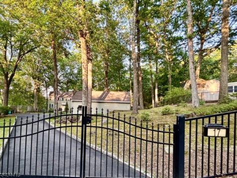 17 Highland Road Bloomingdale NJ 07403