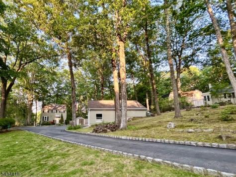 17 Highland Road Bloomingdale NJ 07403