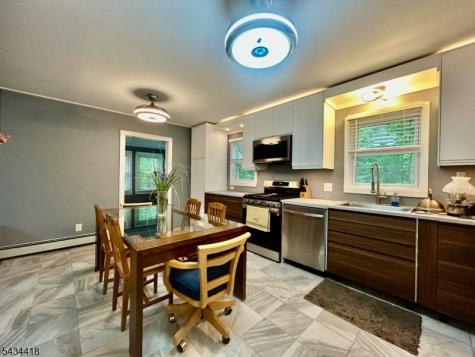 17 Highland Road Bloomingdale NJ 07403