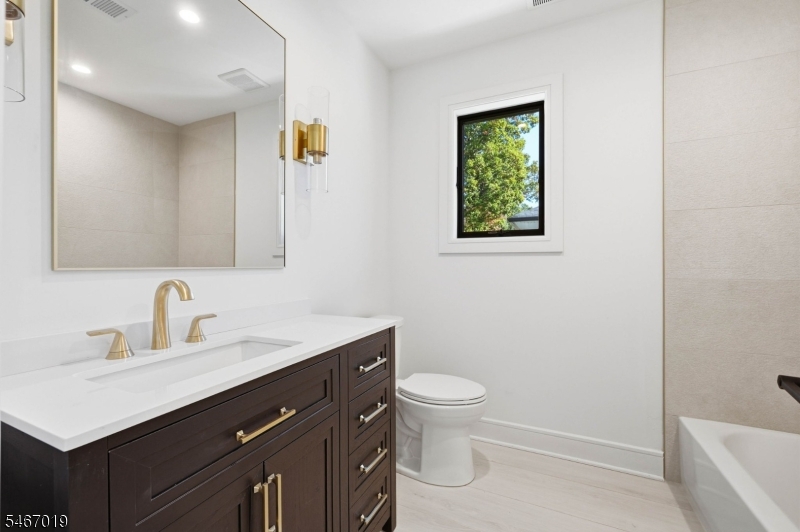 31 Ashwood Drive Livingston NJ 07039