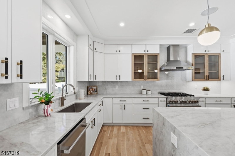 31 Ashwood Drive Livingston NJ 07039