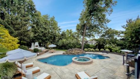 5 Abbington Way Mendham NJ 07945