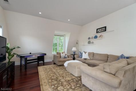8 Flanders Valley Court Montgomery NJ 08558