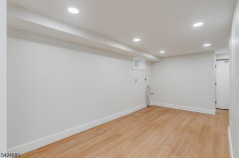148 Hansbury Avenue Newark NJ 07112