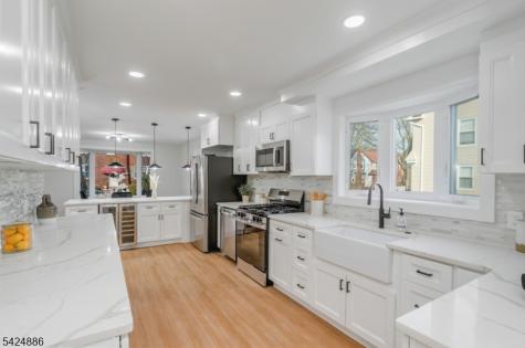 148 Hansbury Avenue Newark NJ 07112