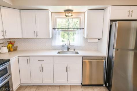 87 Oakdale Road Chester NJ 07930