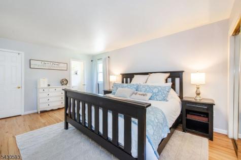 87 Oakdale Road Chester NJ 07930