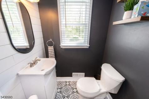 87 Oakdale Road Chester NJ 07930