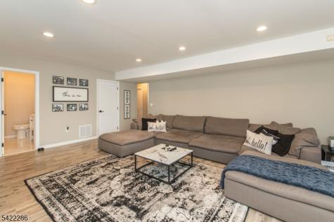 8 Cypress Court Fairfield NJ 07004