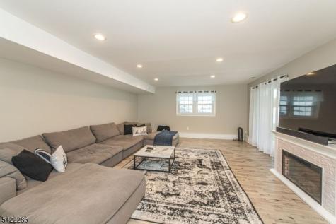 8 Cypress Court Fairfield NJ 07004