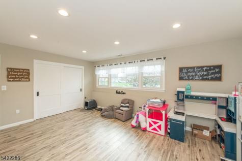8 Cypress Court Fairfield NJ 07004