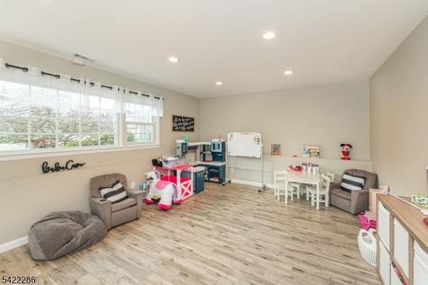 8 Cypress Court Fairfield NJ 07004
