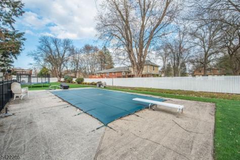 8 Cypress Court Fairfield NJ 07004